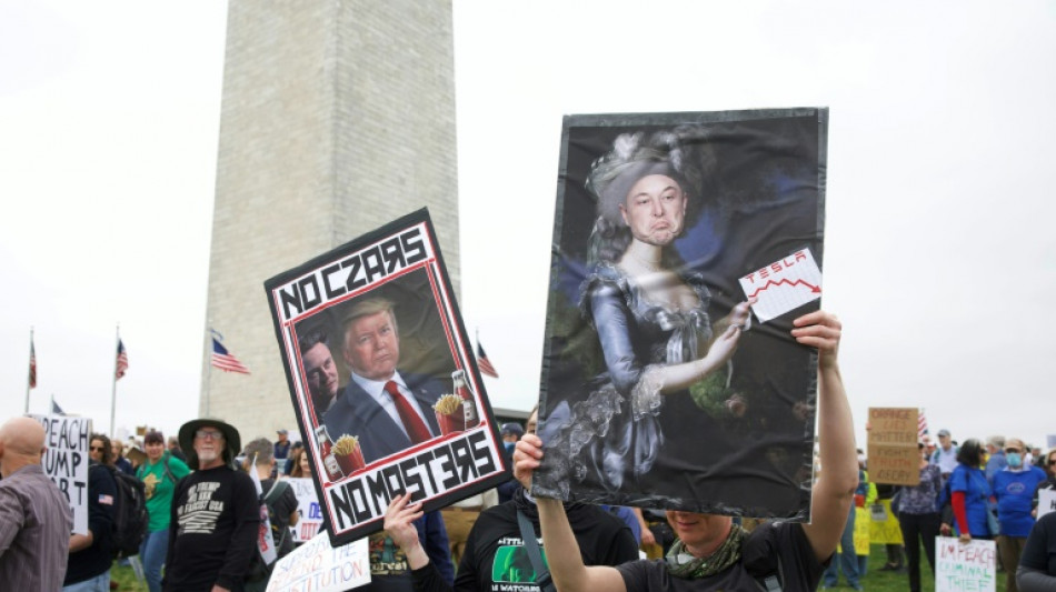 Milhares vãos às ruas nos EUA contra Donald Trump