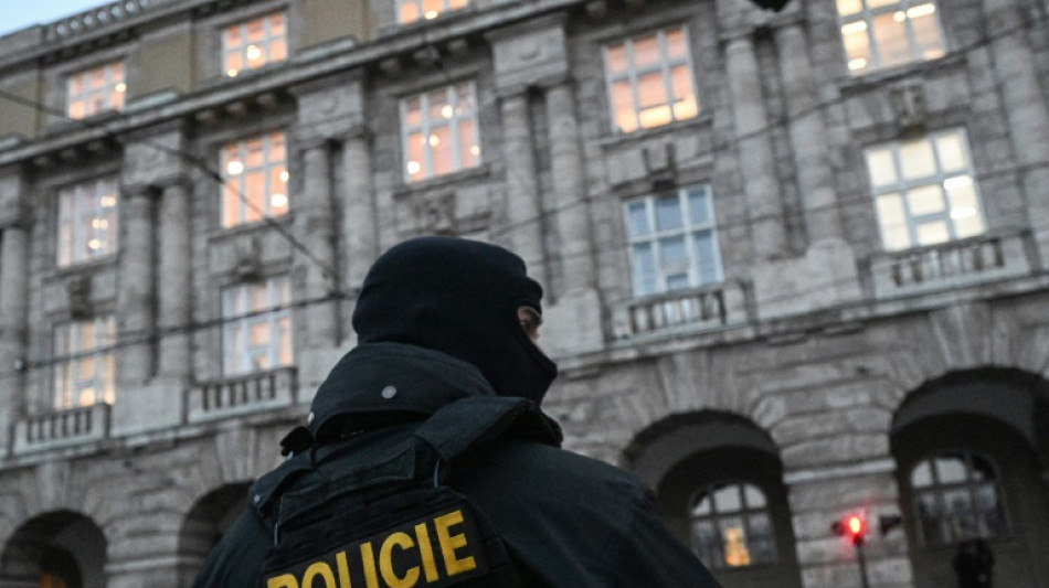 Faculdade de Artes de Praga, cen&aacute;rio de ataque a tiros mortal, reabre por um dia