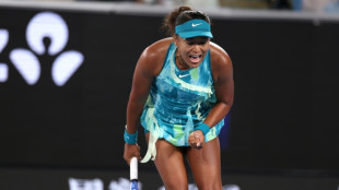 Naomi Osaka abandona Aberto da Austr&aacute;lia por 'les&atilde;o abdominal'
