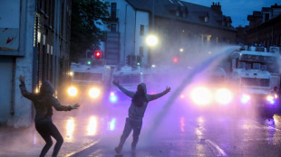 Al menos 22 polic&iacute;as heridos por la violencia contra la inmigraci&oacute;n en Irlanda del Norte