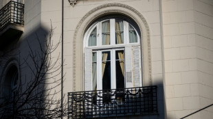 Argentina's Kirchner urges backers not to gather as police deploy