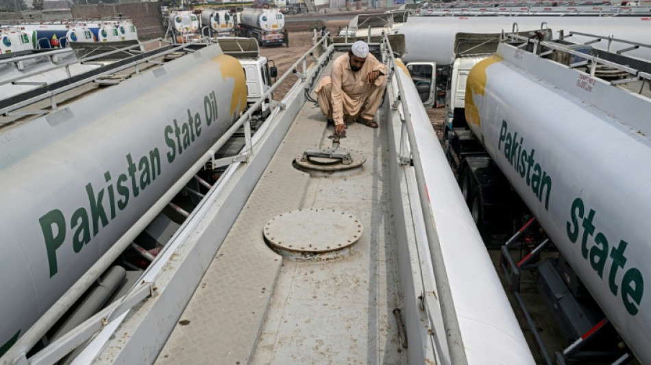 Fears of fuel shortage in Pakistan as tankers wait to fill up
