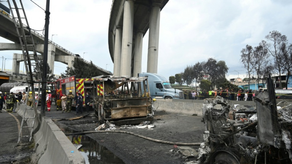 Sube a 19 el número de muertos por la explosión de un camión de gas en México