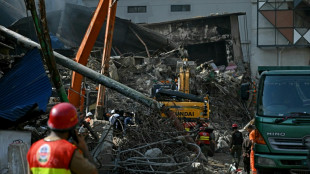 Sube a 55 el saldo de muertos en el incendio de un centro comercial en Pakist&aacute;n