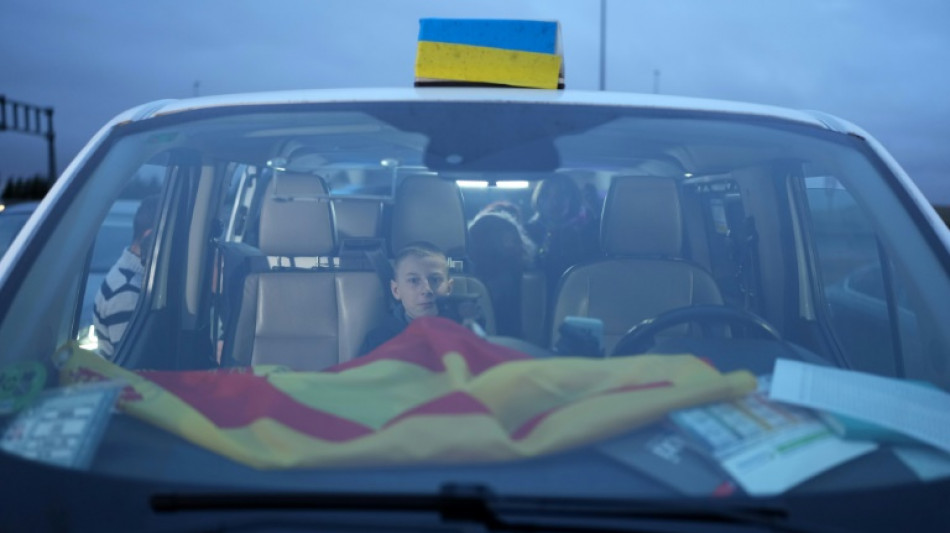 6.000 kilom&egrave;tres en taxi pour ramener des r&eacute;fugi&eacute;s ukrainiens en Espagne