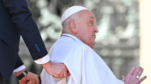 Papa faz visita surpresa à Basílica de São Pedro