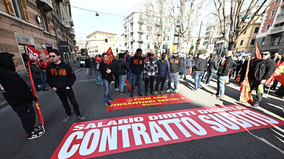 Metalmeccanici in piazza a Roma, in corteo verso il Mimit