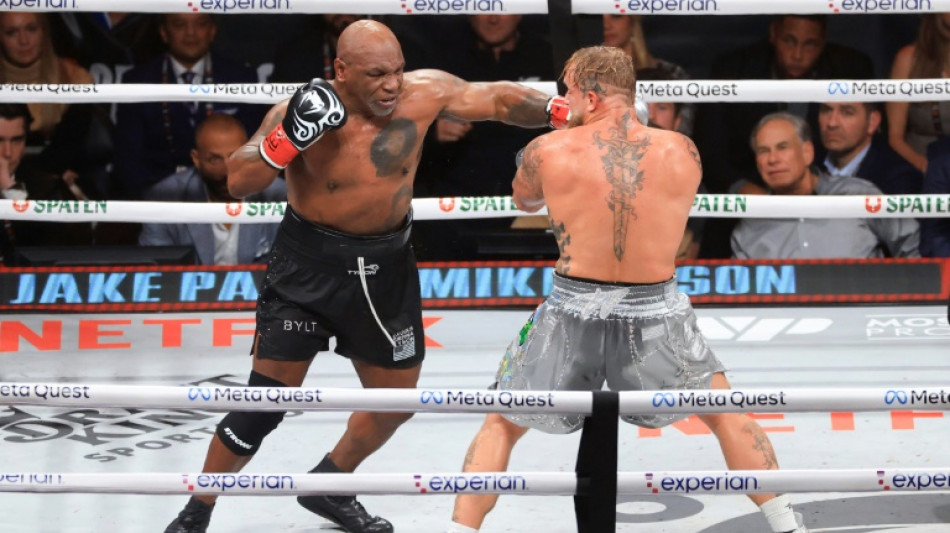 Boxe: Mike Tyson a fait son &acirc;ge, battu par Jake Paul