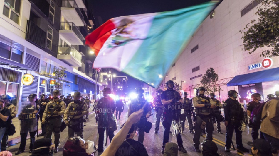 Bandeira do México, ponto de discórdia nos protestos de Los Angeles