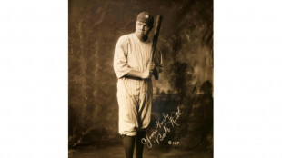 Camisa de Babe Ruth, lenda do beisebol, bate recorde em leil&atilde;o 