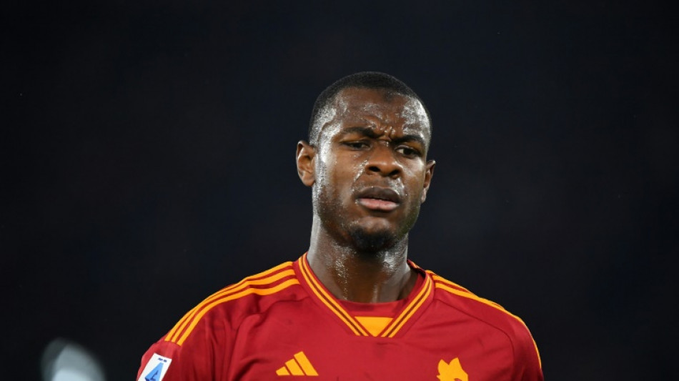 Jogador da Roma deixa hospital sem 'nenhuma patologia card&iacute;aca'