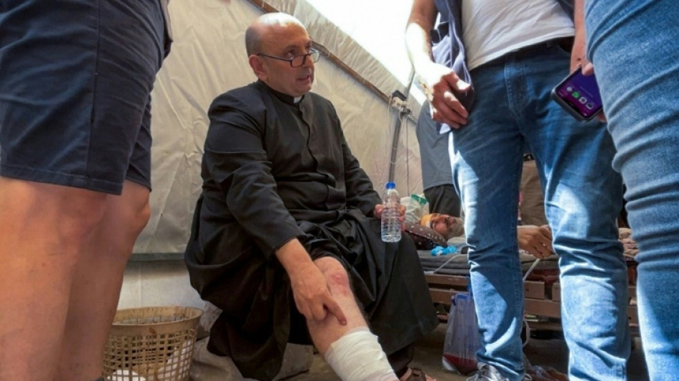 Une frappe sur l'&eacute;glise catholique de Gaza fait deux morts, selon la D&eacute;fense civile 