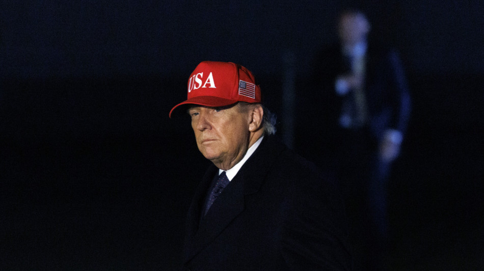 Trump, 'stiamo massacrando l'Iran. Presto arriver&agrave; grande ondata'