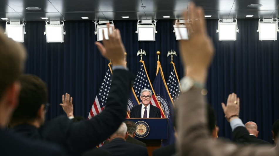 Desafiado por Trump, Fed mant&eacute;m juros e alerta para risco inflacion&aacute;rio