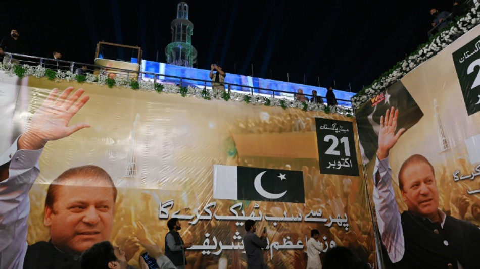 Ex-premi&ecirc; paquistan&ecirc;s Nawaz Sharif retorna do ex&iacute;lio
