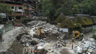 Brigadas despejan accesos de pueblo pr&oacute;ximo a Machu Picchu tras inundaciones