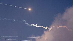 Ir&atilde; amea&ccedil;a Israel com resposta "mais forte" no segundo dia de bombardeios