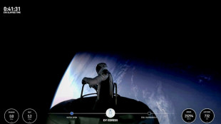 Astronautas da SpaceX fazem hist&oacute;rica caminhada espacial privada