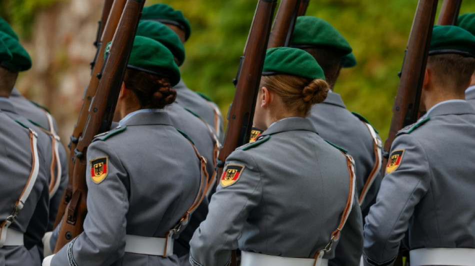 Wehrdienst: R&ouml;wekamp will Weg der Freiwilligkeit rasch pr&uuml;fen