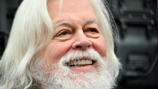 A Paris, Paul Watson promet de "mettre un terme &agrave; la chasse baleini&egrave;re, d'une mani&egrave;re ou d'une autre"
