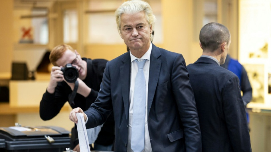 Un partido centrista lidera los sondeos a boca de urna en legislativas de Pa&iacute;ses Bajos 