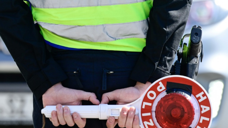 Berlin: Autofahrer bei&szlig;t Beifahrer Fingerkuppe ab und verursacht t&ouml;dlichen Unfall