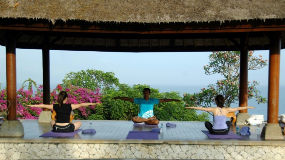 Al menos 10 personas mueren arrastradas por el mar durante un rito de meditaci&oacute;n en Indonesia