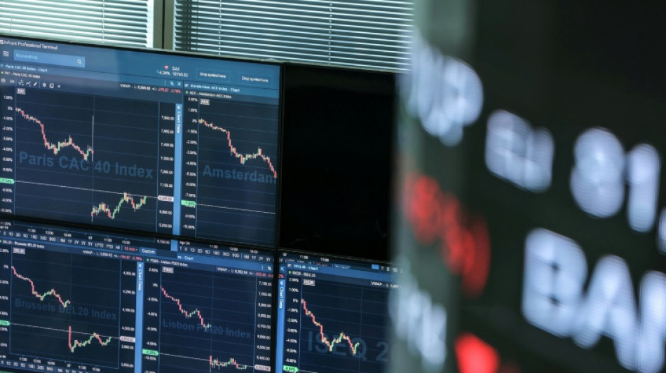 La Bourse de Paris finit dans le rouge, entre tensions commerciales et BCE