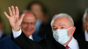 Lula, "optimista" ante su operaci&oacute;n de cadera