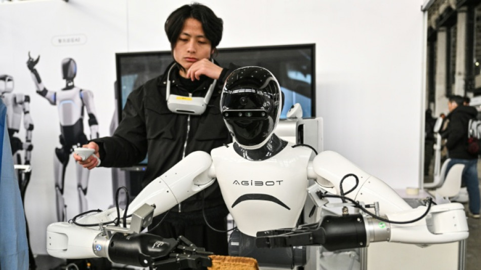 Un robot humanoide chino bate un récord mundial tras caminar durante tres días