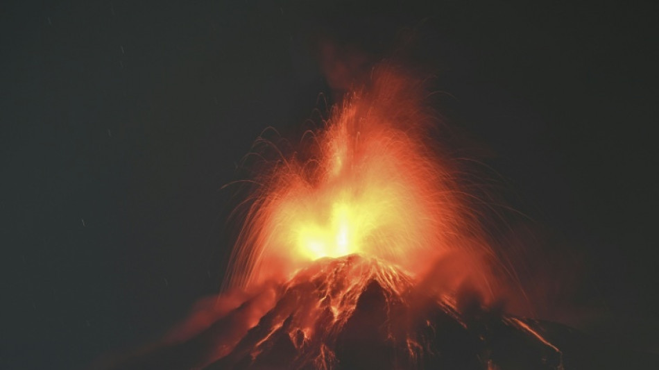 Casi un millar de evacuados en Guatemala por erupci&oacute;n del volc&aacute;n de Fuego
