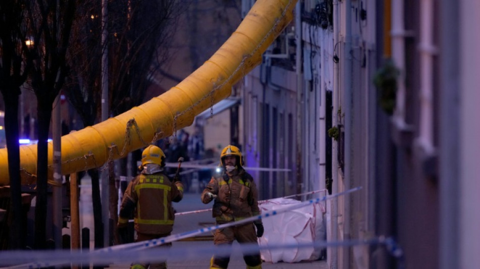 Bombeiros encontram tr&ecirc;s mortos em edif&iacute;cio que desabou na regi&atilde;o de Barcelona