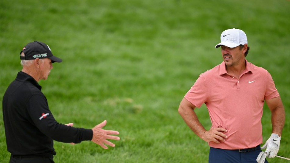 Koepka gets Oakmont scolding and leaps into US Open title hunt