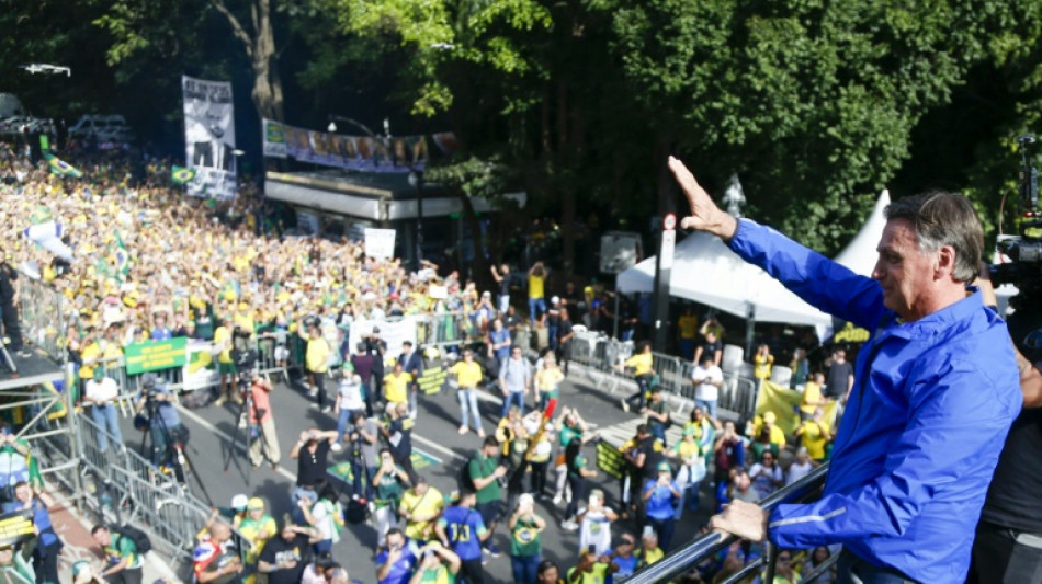 Milhares de +bolsonaristas pedem 'justi&ccedil;a' em manifesta&ccedil;&atilde;o em S&atilde;o Paulo