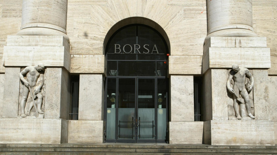 Borsa: Milano (+0,7%) sale con le banche, debole Eni