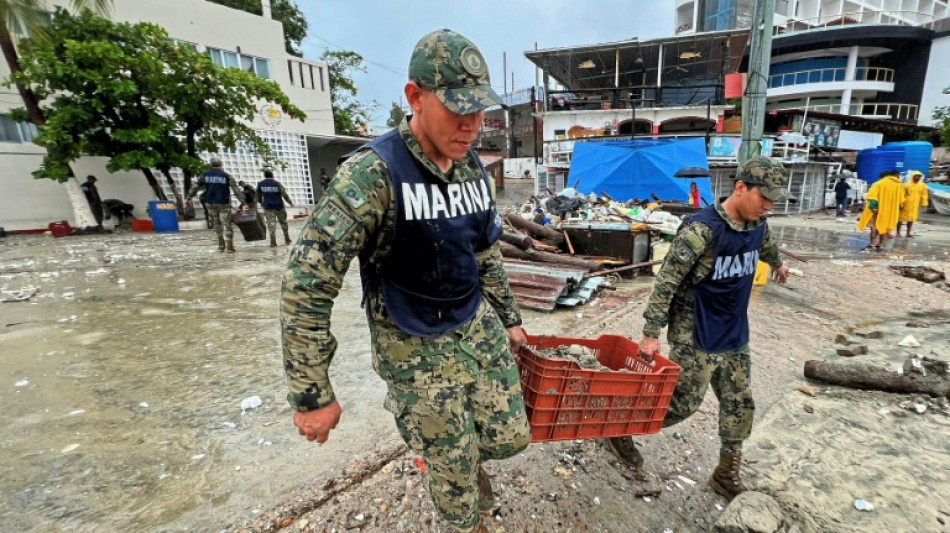 Erick pierde fuerza mientras avanza sobre M&eacute;xico tras dejar da&ntilde;os materiales