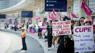 Comissários de bordo da Air Canada sofrem pressão para encerrar greve