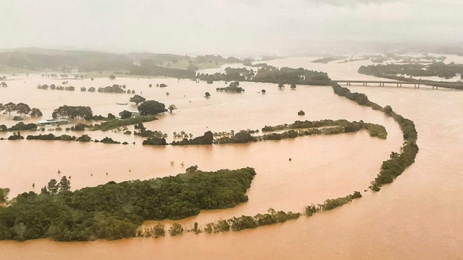 Un mort, 50.000 personnes bloqu&eacute;es par des inondations dans l'est de l'Australie