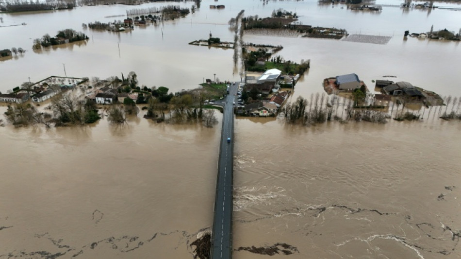 "Plateau" sur la Garonne en alerte rouge crues, neige sur le nord de la France