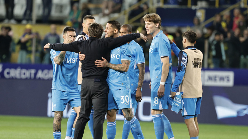 In 350.000 online a caccia di un biglietto per Napoli-Cagliari