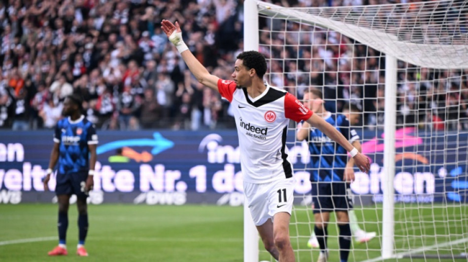 Eintracht Frankfurt vence Heidenheim (3-0) e fica mais perto da pr&oacute;xima Champions