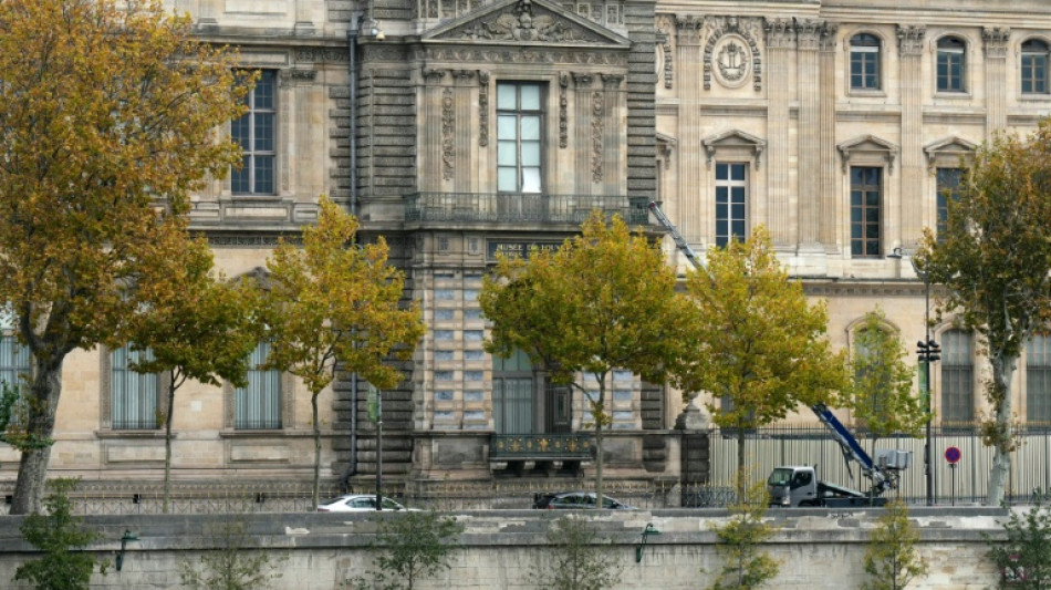 Ladrones roban joyas de "valor inestimable" en el museo del Louvre