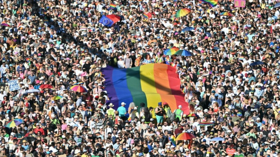 Hungría prohíbe una Marcha del Orgullo en medio de la represión contra el colectivo LGTBQ+