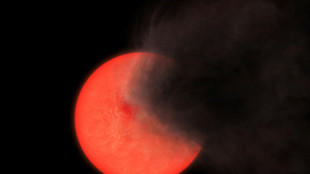 Estrela que emite fuma&ccedil;a &eacute; descoberta na Via L&aacute;ctea