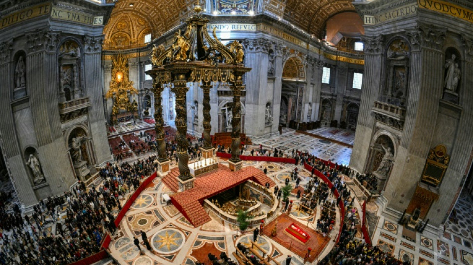 Gro&szlig;er Andrang auch am zweiten Tag: Zehntausende nehmen Abschied von Franziskus