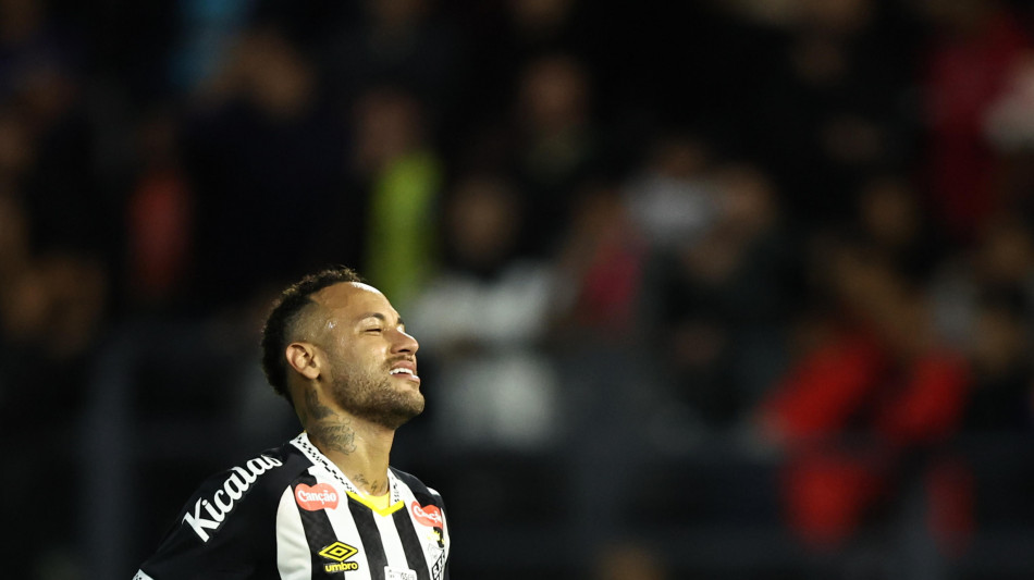 Neymar operato con successo al ginocchio sinistro