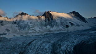 Suspenden la búsqueda de una alpinista rusa herida en una cumbre en Kirguistán
