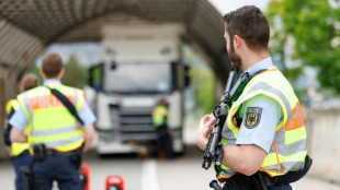 Haft f&uuml;r Lastwagenfahrer wegen Schmuggels von Zigaretten und Parf&uuml;m in Bayern