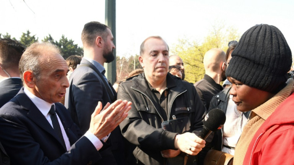 Projectiles et hu&eacute;es: s&eacute;quence agit&eacute;e pour Zemmour aupr&egrave;s de toxicomanes et migrants