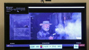 Alec Baldwin "comprometi&oacute;" la seguridad en el set de "Rust", afirma fiscal